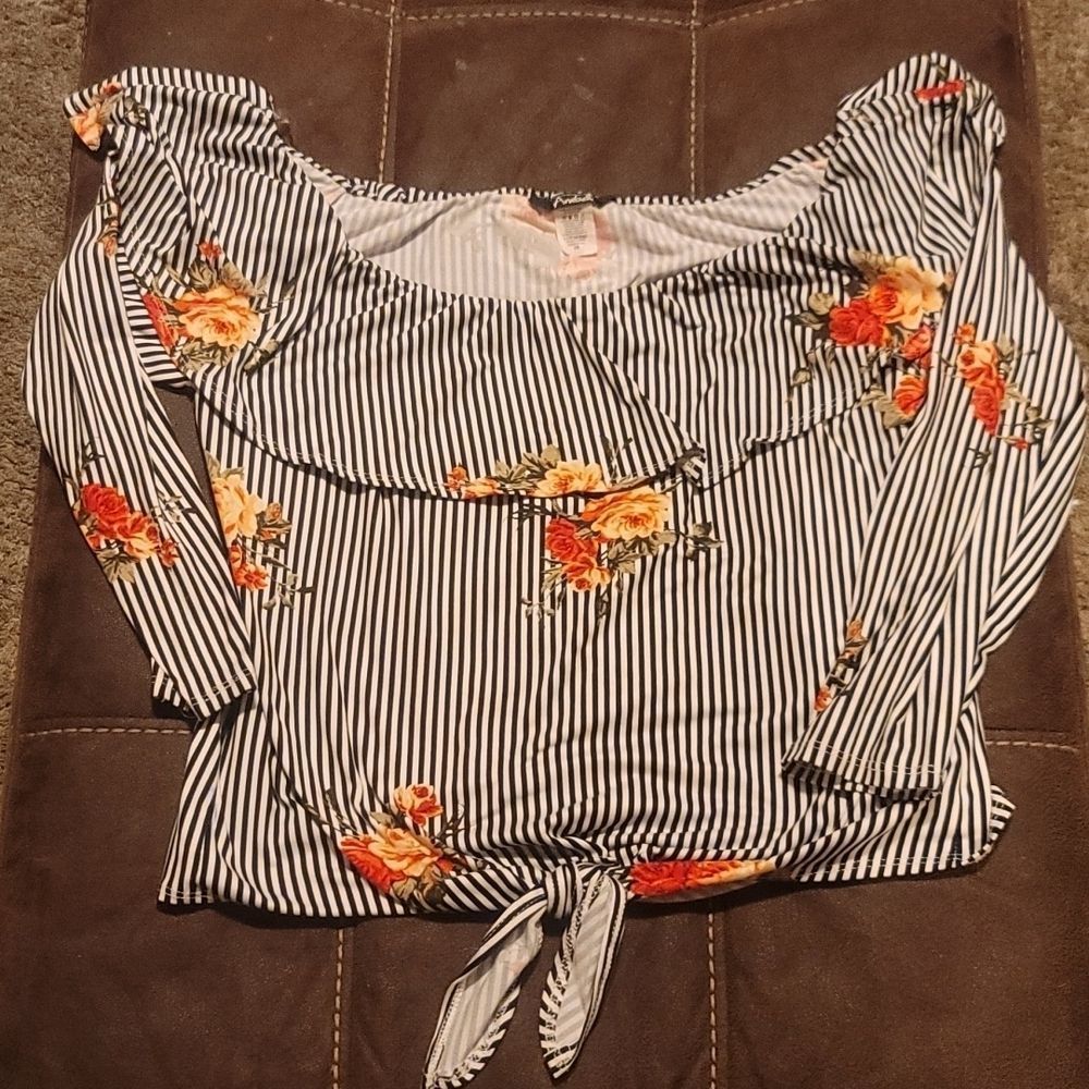 𝅺ARABELLA women's off the shoulder floral black and white striped tie bottom